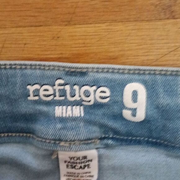 Refuge Cutoff Shorts sz 9 - Picture 2 of 3